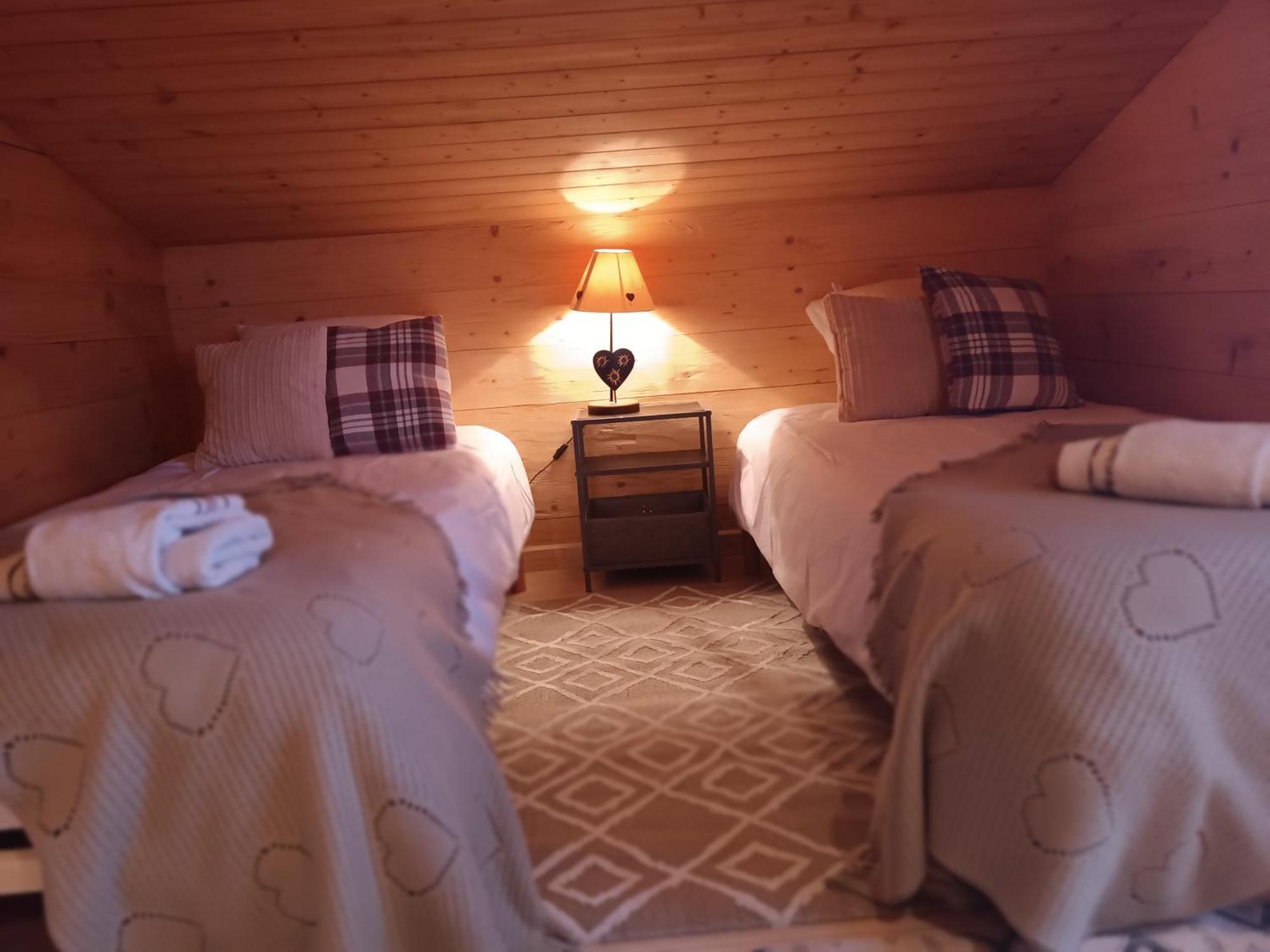 Charming Family Chalet For 8 People, With Private Hot Tub Les Clefs Esterno foto