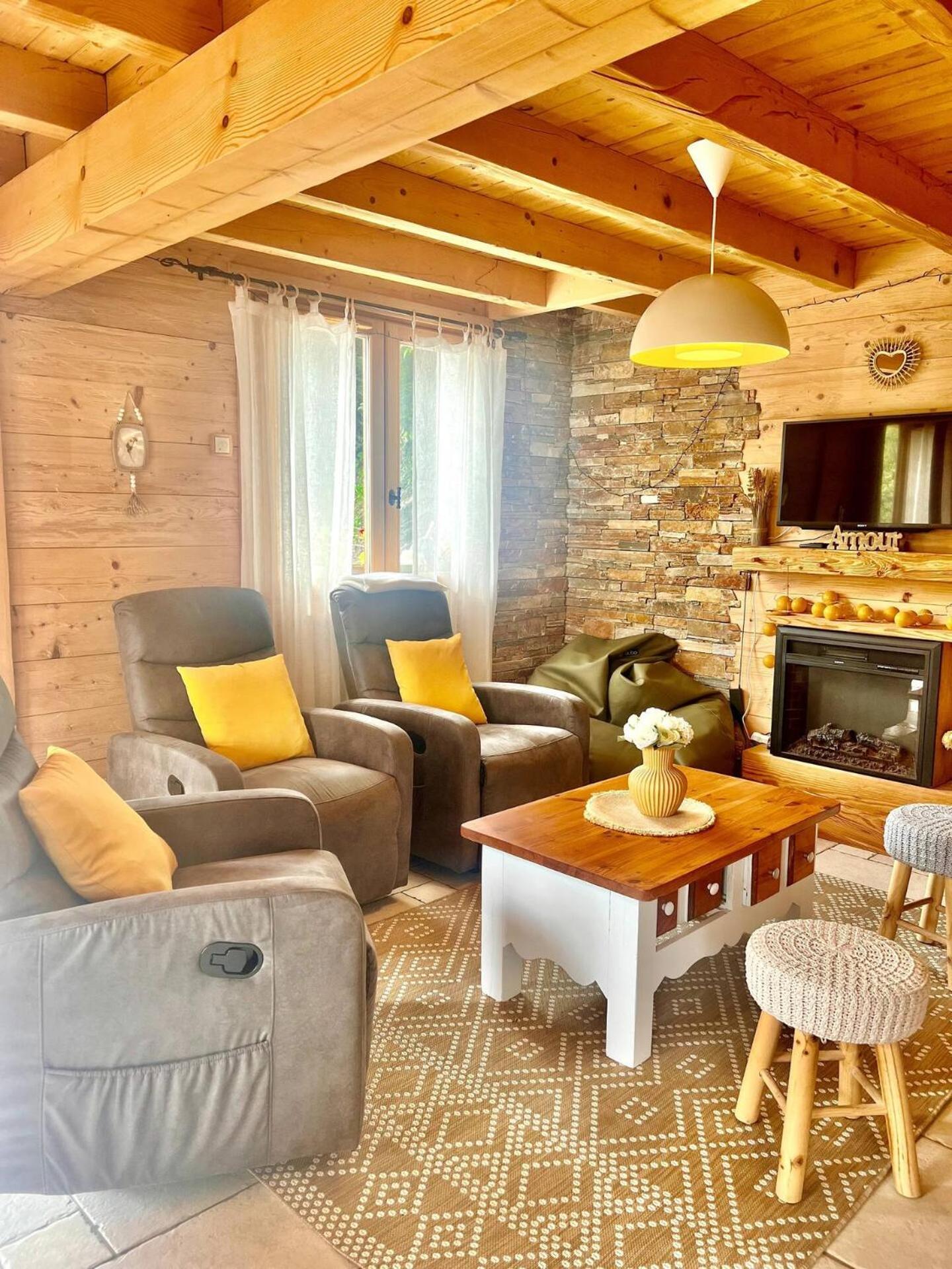 Charming Family Chalet For 8 People, With Private Hot Tub Les Clefs Esterno foto